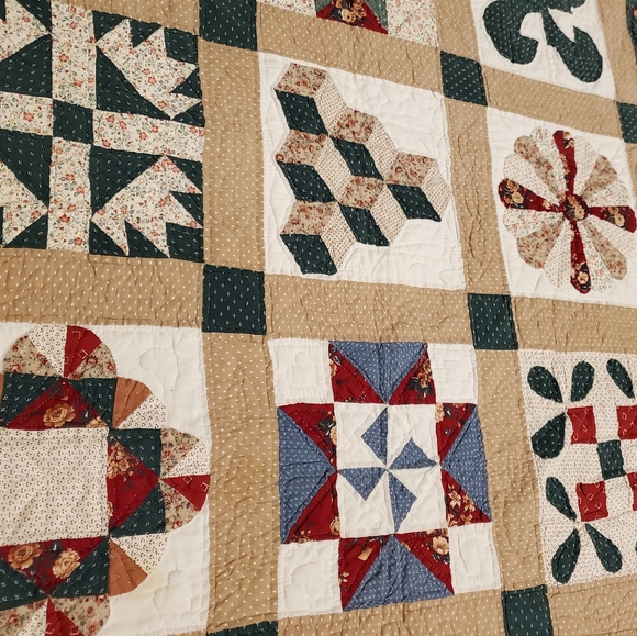 Handmade Vintage Patchwork Quilt, 61"×90", Green/Cranberry, Exceptional Piece! - Picture 3 of 16
